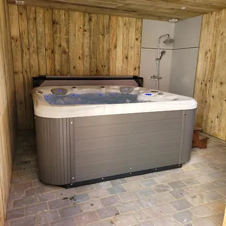 Le Lavoir Classe 5***** Centre 9 Personnes * Μπαγιέ